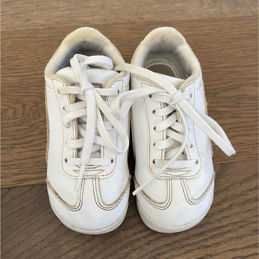 Puma leather sneakers size 7C